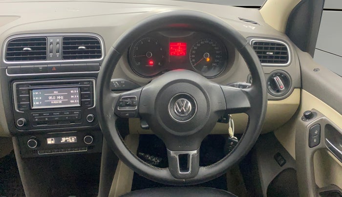 2013 Volkswagen Vento HIGHLINE 1.6 MPI, Petrol, Manual, 51,547 km, Steering Wheel Close Up