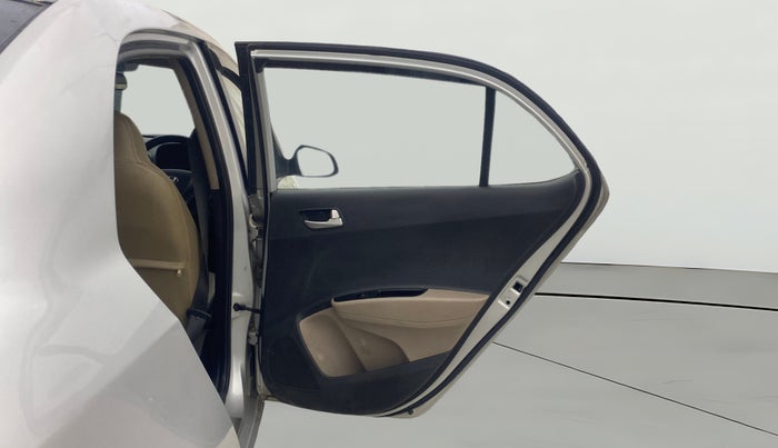 2015 Hyundai Xcent S (O) 1.2, Petrol, Manual, 1,25,322 km, RHS Rear Door