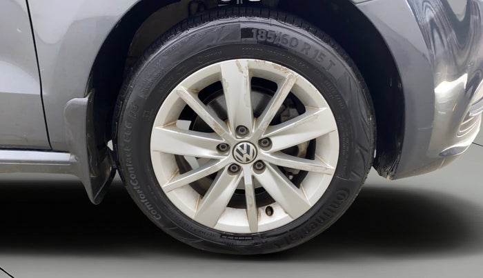 2015 Volkswagen Polo HIGHLINE1.2L, Petrol, Manual, 59,990 km, Right Front Wheel