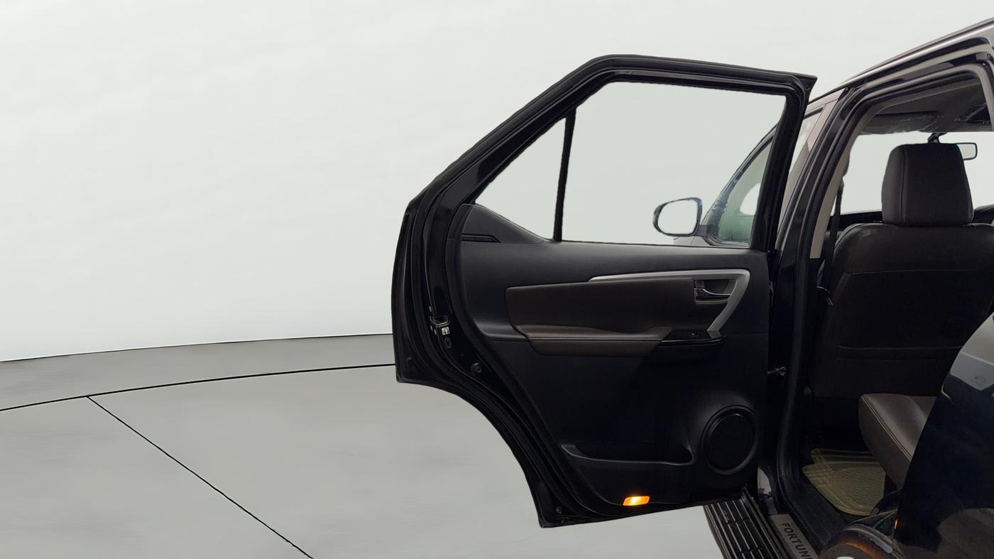 2019 Toyota Fortuner 2.7 4X2 AT, Petrol, Automatic, 24,901 km, LHS Rear Door