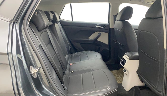 2022 Volkswagen TAIGUN HIGHLINE 1.0 TSI MT, Petrol, Manual, 29,274 km, Right Side Rear Door Cabin