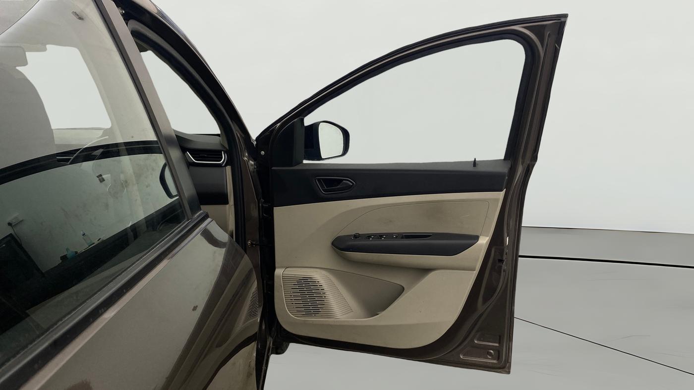 2023 Renault TRIBER RXT, Petrol, Manual, 14,905 km, RHS Front Door