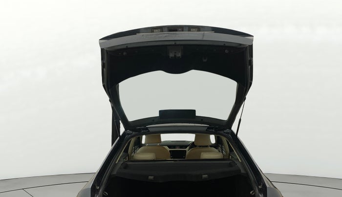 2017 Skoda Octavia STYLE 1.8 TSI AT, Petrol, Automatic, 92,155 km, Boot Door Open