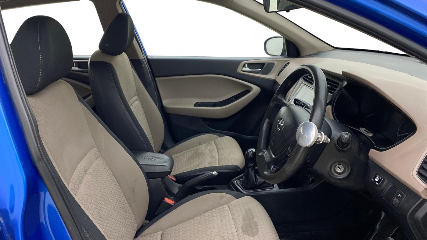 2017 Hyundai Elite i20 MAGNA 1.2, CNG, Manual, 99,224 km, Right Side Front Door Cabin