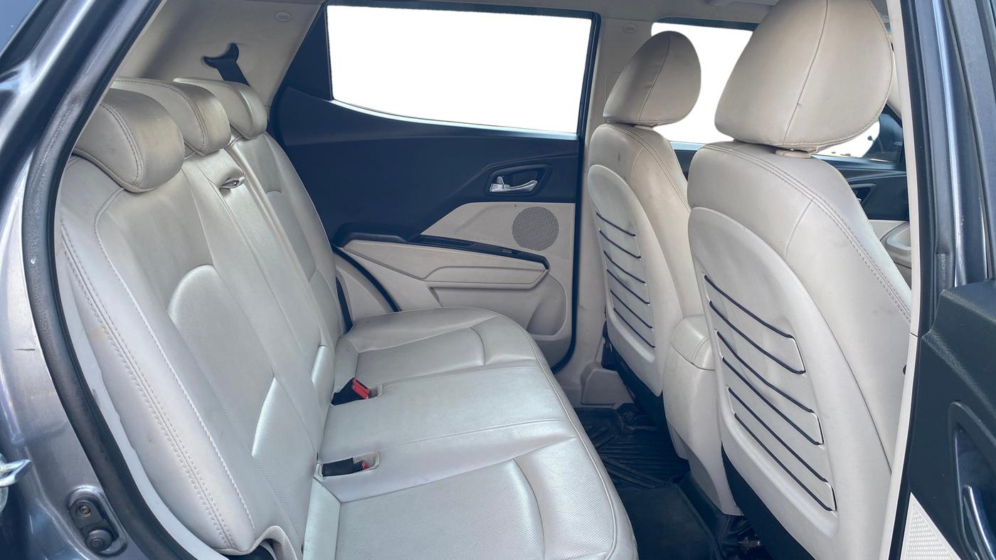 2021 Mahindra XUV300 W8 (O) 1.2 PETROL, Petrol, Manual, 47,115 km, Right Side Rear Door Cabin
