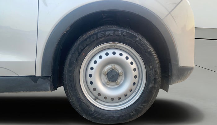 2022 Mahindra XUV300 W4 1.2 PETROL, Petrol, Manual, 23,259 km, Right Front Wheel