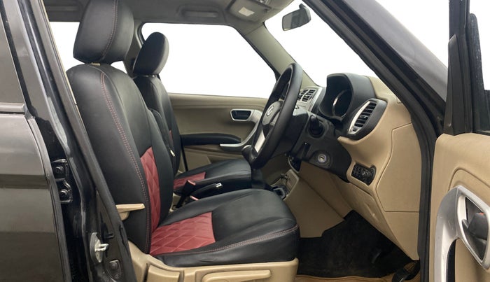 2017 Mahindra TUV300 T8, Diesel, Manual, 1,13,073 km, Right Side Front Door Cabin