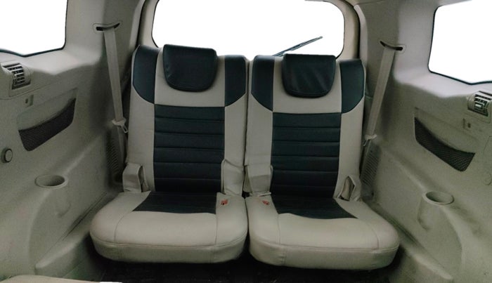 2017 Mahindra XUV500 W9, Diesel, Manual, 1,40,263 km, Third Seat Row ( optional )