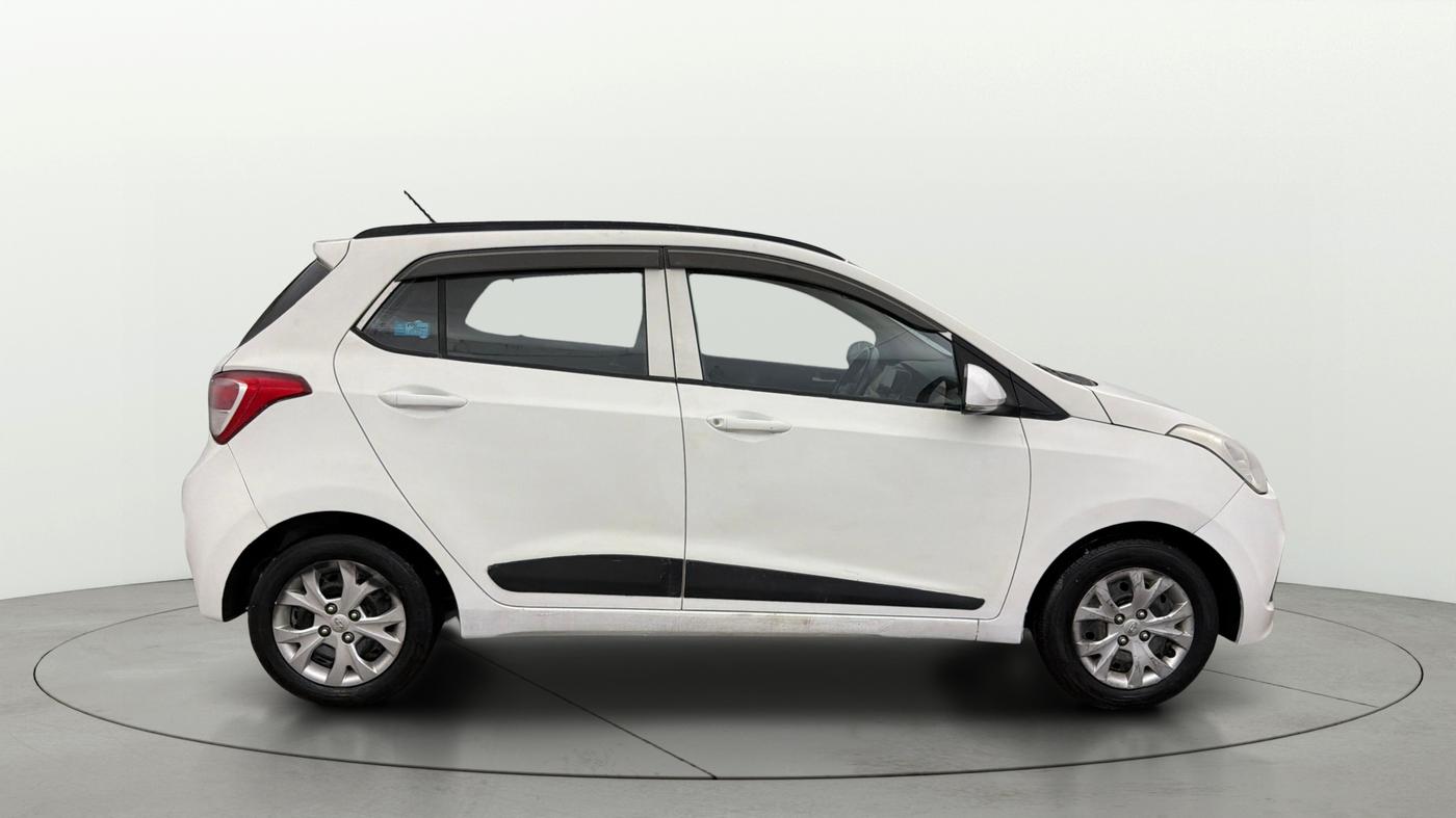 2015 Hyundai Grand i10 SPORTZ 1.2 KAPPA VTVT, CNG, Manual, 61,884 km, Right Side View