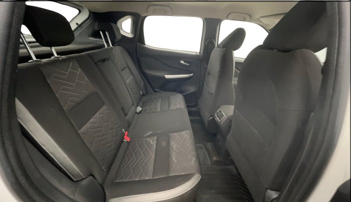 2023 Nissan MAGNITE XV PREMIUM TURBO CVT, Petrol, Automatic, 16,371 km, Right Side Rear Door Cabin