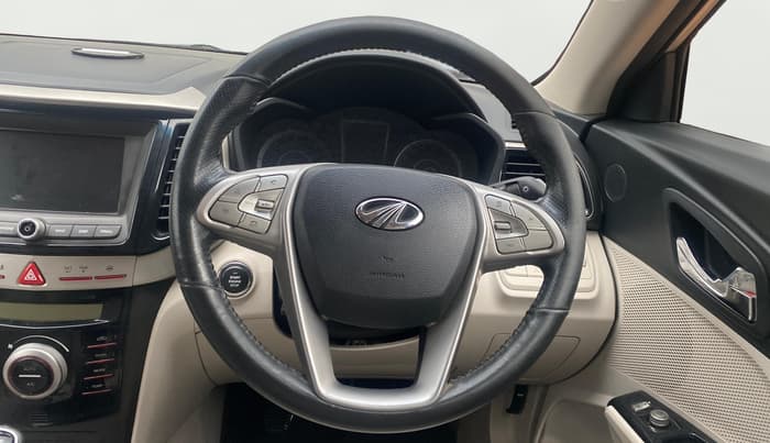 2019 Mahindra XUV300 W8 (O) 1.5 DIESEL, Diesel, Manual, 74,003 km, Steering Wheel Close Up
