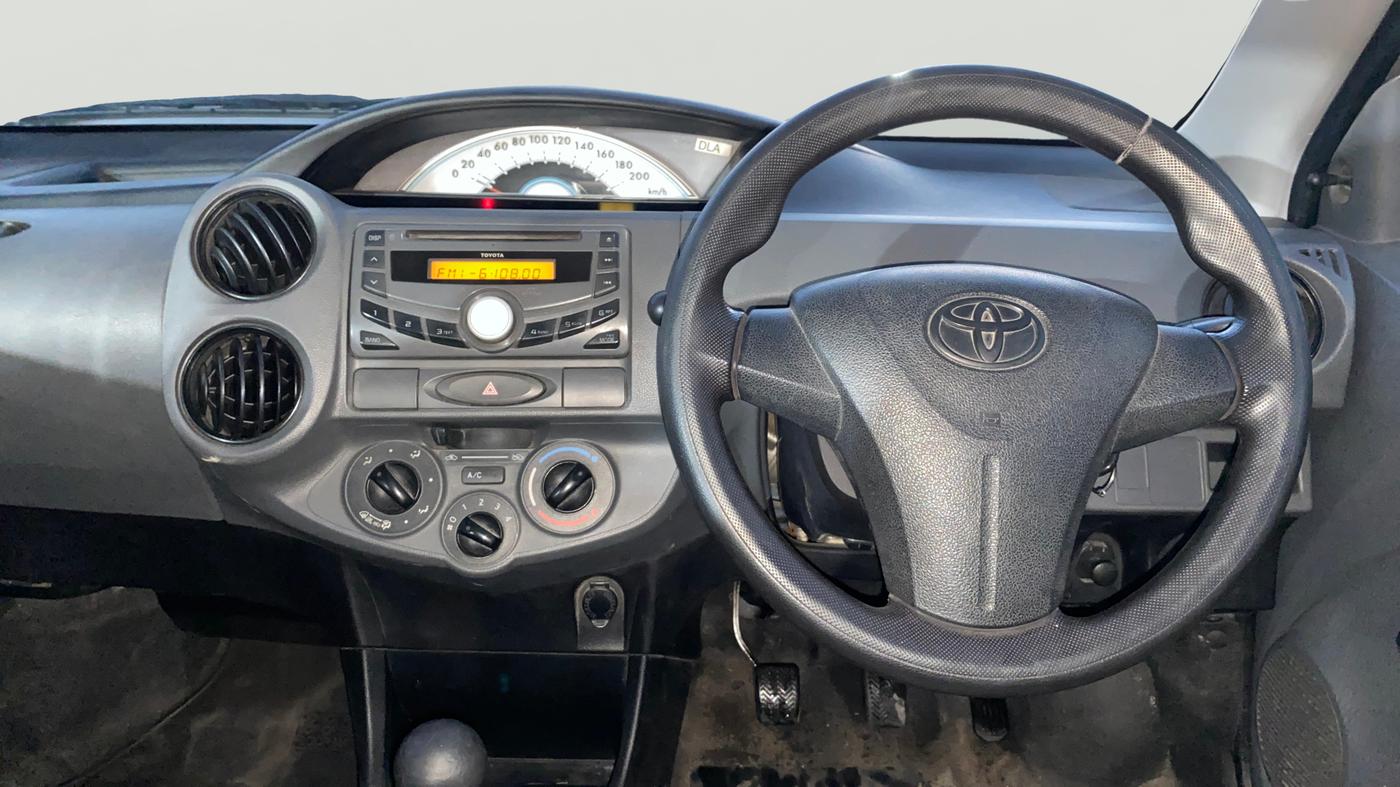 2012 Toyota Etios Liva GD, Diesel, Manual, 1,24,277 km, Steering Wheel Close Up