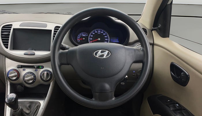 2014 Hyundai i10 MAGNA 1.2, Petrol, Manual, 1,17,384 km, Steering Wheel Close Up