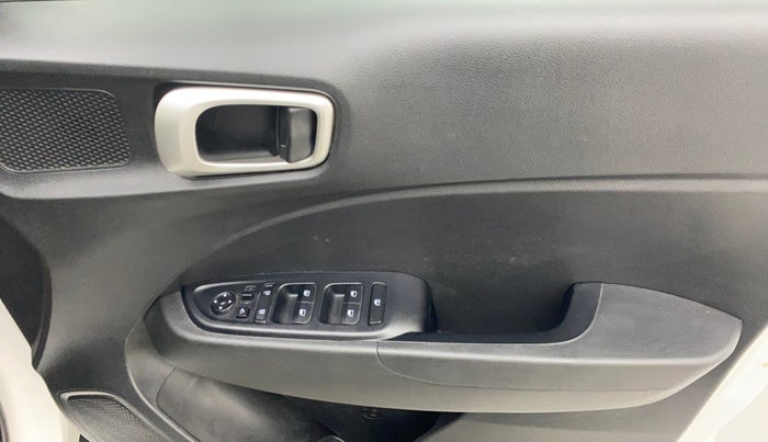 2019 Hyundai VENUE SX PLUS 1.0 TURBO DCT, Petrol, Automatic, 50,117 km, Driver Side Door Panels Control