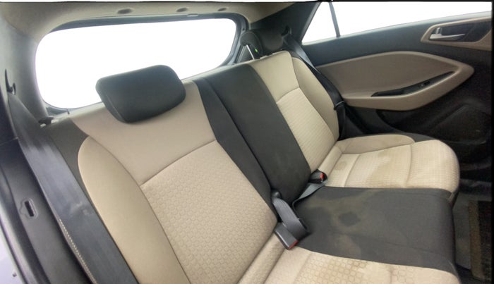 2015 Hyundai Elite i20 ASTA 1.2 (O), Petrol, Manual, 36,752 km, Right Side Rear Door Cabin