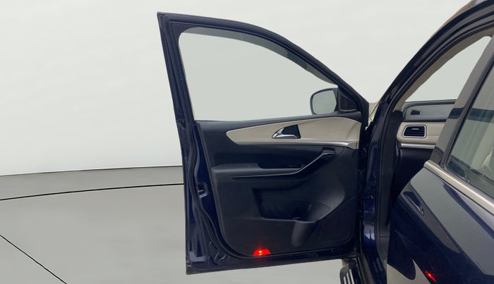 2022 Mahindra XUV700 AX 7 LUXURY D AWD AT 7 STR, Diesel, Automatic, 1,29,475 km, LHS Front Door