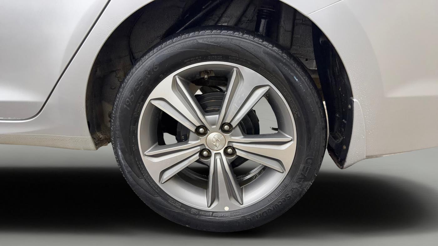2018 Hyundai Verna 1.6 VTVT SX, Petrol, Manual, 77,033 km, Left Rear Wheel