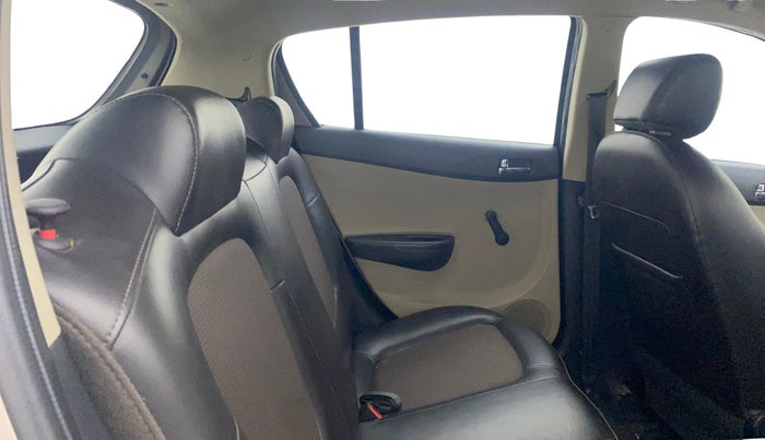 2013 Hyundai i20 ERA 1.2, Petrol, Manual, 38,164 km, Right Side Rear Door Cabin