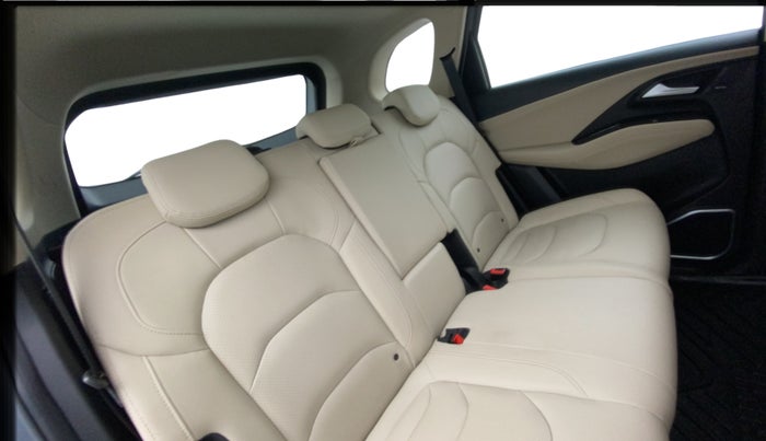 2022 MG HECTOR SHARP PRO 1.5 TURBO MT PETROL, Petrol, Manual, 13,094 km, Right Side Rear Door Cabin