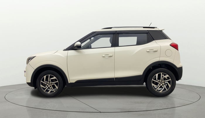 2022 Mahindra XUV300 W8 (O) 1.2 PETROL AMT, Petrol, Automatic, 30,355 km, Left Side
