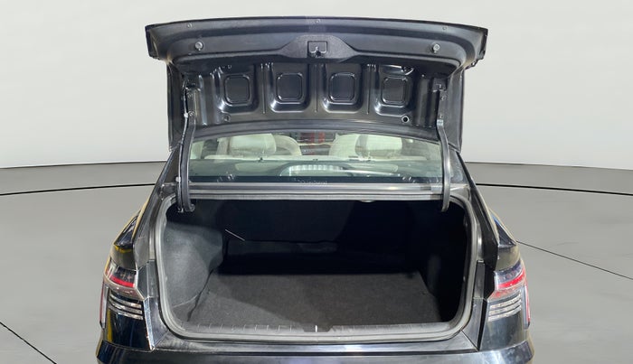 2024 Hyundai Verna SX (O) 1.5 MPI MT, Petrol, Manual, 9,359 km, Boot Open Zoomed View