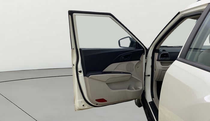 2020 Mahindra XUV300 W6 1.2 PETROL, Petrol, Manual, 99,728 km, LHS Front Door