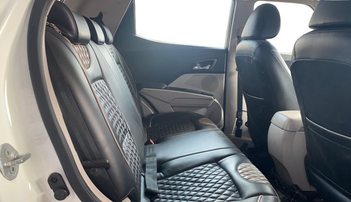 2019 Mahindra XUV300 W8 1.5 DIESEL, Diesel, Manual, 1,33,882 km, Right Side Rear Door Cabin