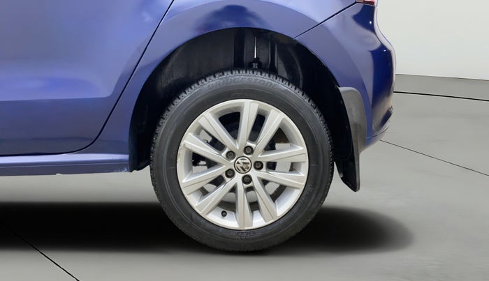 2014 Volkswagen Polo HIGHLINE1.2L, Petrol, Manual, 1,18,375 km, Left Rear Wheel