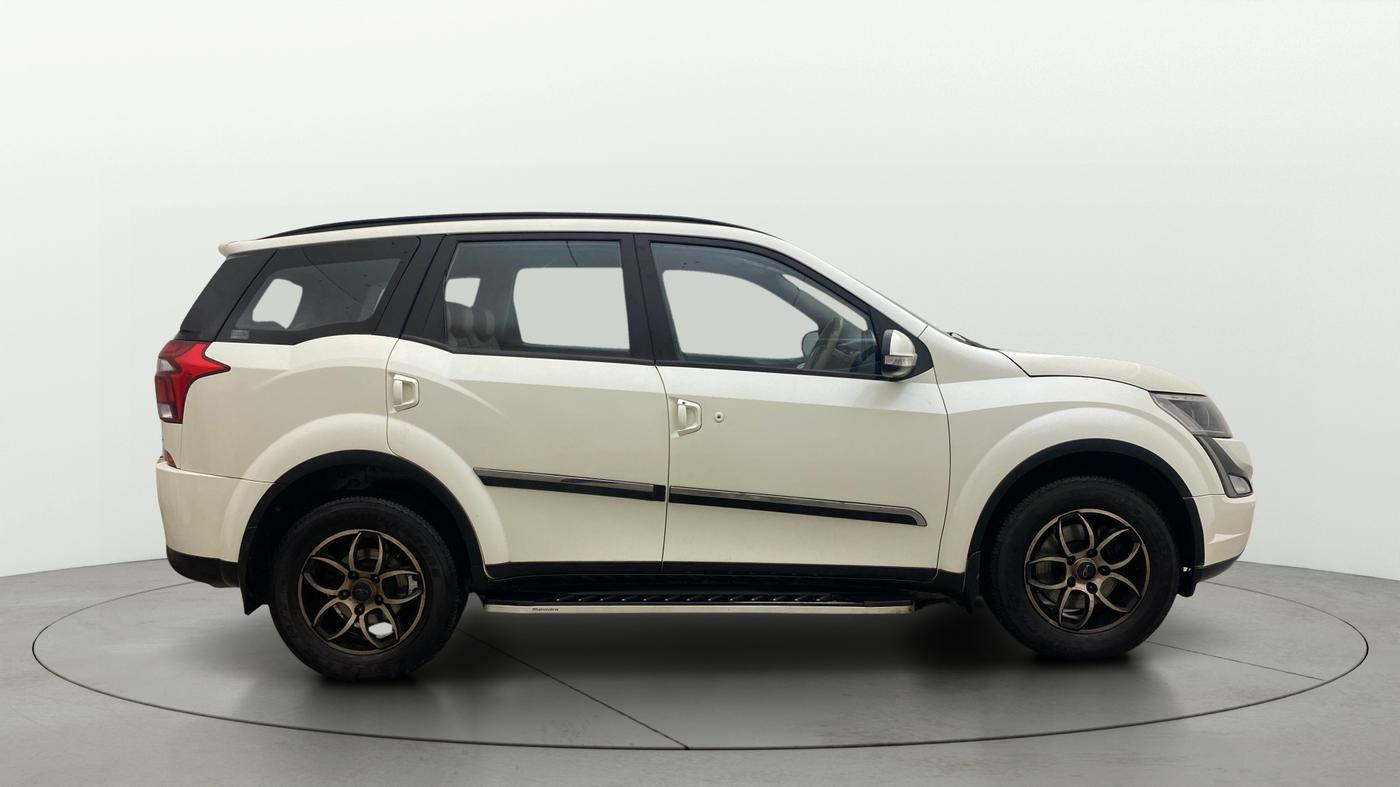 2020 Mahindra XUV500 W7, Diesel, Manual, 44,835 km, Right Side View