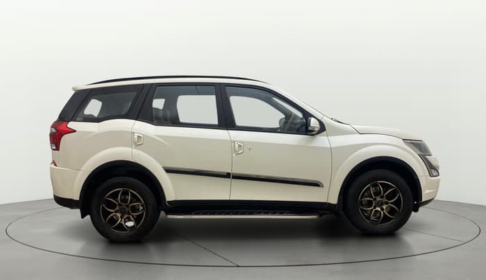 2020 Mahindra XUV500 W7, Diesel, Manual, 44,835 km, Right Side View