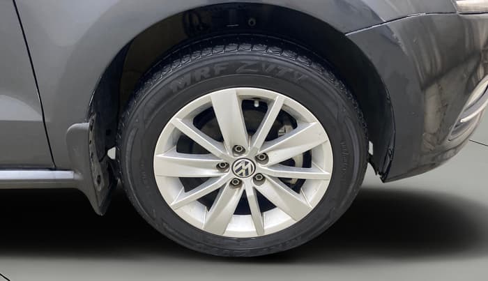 2015 Volkswagen Polo HIGHLINE1.2L, Petrol, Manual, 20,755 km, Right Front Wheel