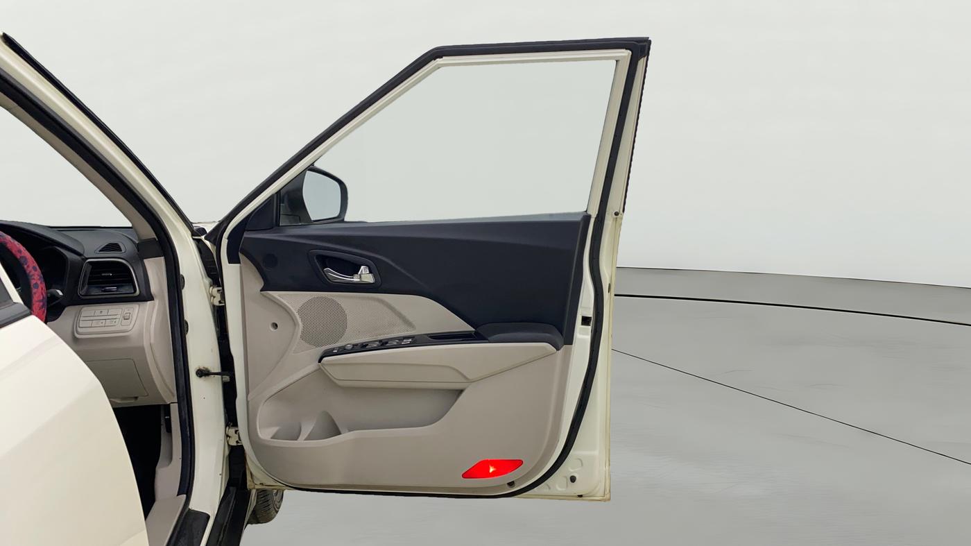 2021 Mahindra XUV300 W8 (O) 1.2 PETROL, Petrol, Manual, 78,893 km, RHS Front Door