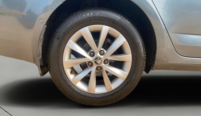 2018 Skoda Octavia 2.0 TDI L&K AT, Diesel, Automatic, 1,47,825 km, Right Rear Wheel