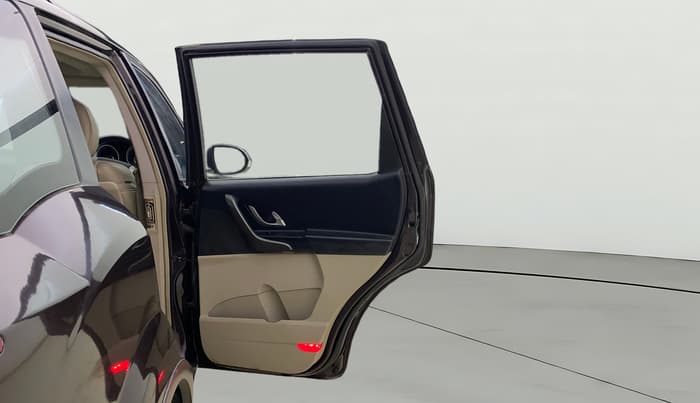 2017 Mahindra XUV500 W10, Diesel, Manual, 72,010 km, RHS Rear Door