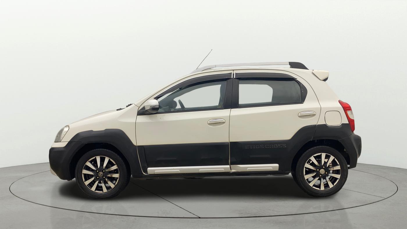 2014 Toyota Etios CROSS 1.4 VD, Diesel, Manual, 1,27,530 km, Left Side
