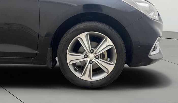 2017 Hyundai Verna 1.6 VTVT SX (O) AT, Petrol, Automatic, 93,308 km, Right Front Wheel
