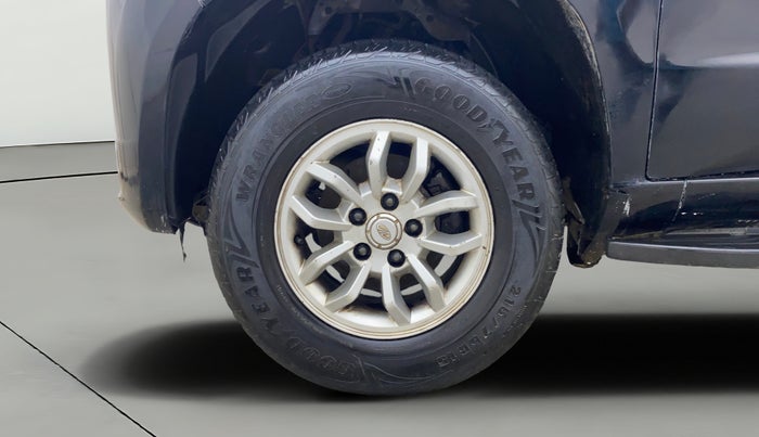 2016 Mahindra TUV300 T8, Diesel, Manual, 82,126 km, Left Front Wheel