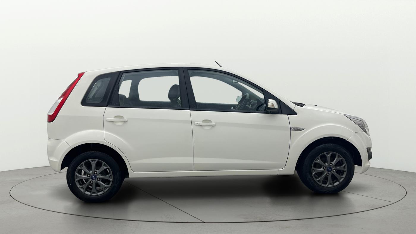 2015 Ford Figo TITANIUM 1.2 PETROL, Petrol, Manual, 67,115 km, Right Side View