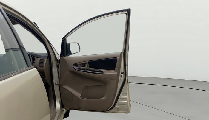 2015 Toyota Innova 2.5 VX 7 STR, Diesel, Manual, 94,717 km, RHS Front Door