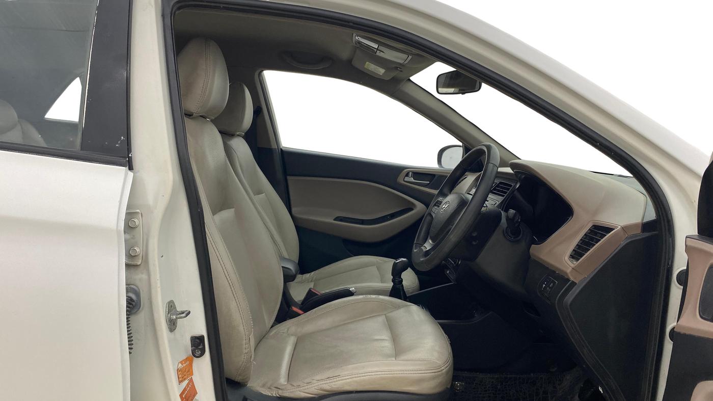 2016 Hyundai Elite i20 ASTA 1.2 (O), Petrol, Manual, 1,12,943 km, Right Side Front Door Cabin