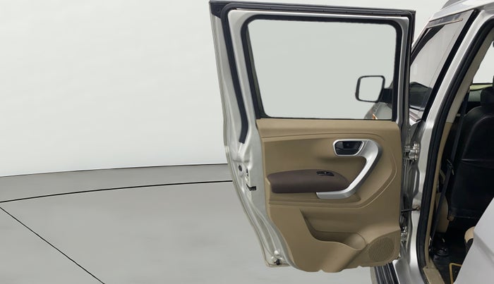 2016 Mahindra TUV300 T8, Diesel, Manual, 1,05,275 km, LHS Rear Door