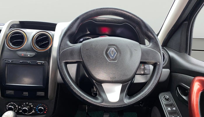 2017 Renault Duster 85 PS RXS MT DIESEL, Diesel, Manual, 1,40,934 km, Steering Wheel Close Up
