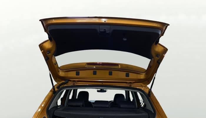 2022 Skoda KUSHAQ STYLE 1.0L TSI AT (6 AIRBAGS), Petrol, Automatic, 15,721 km, Boot Door Open