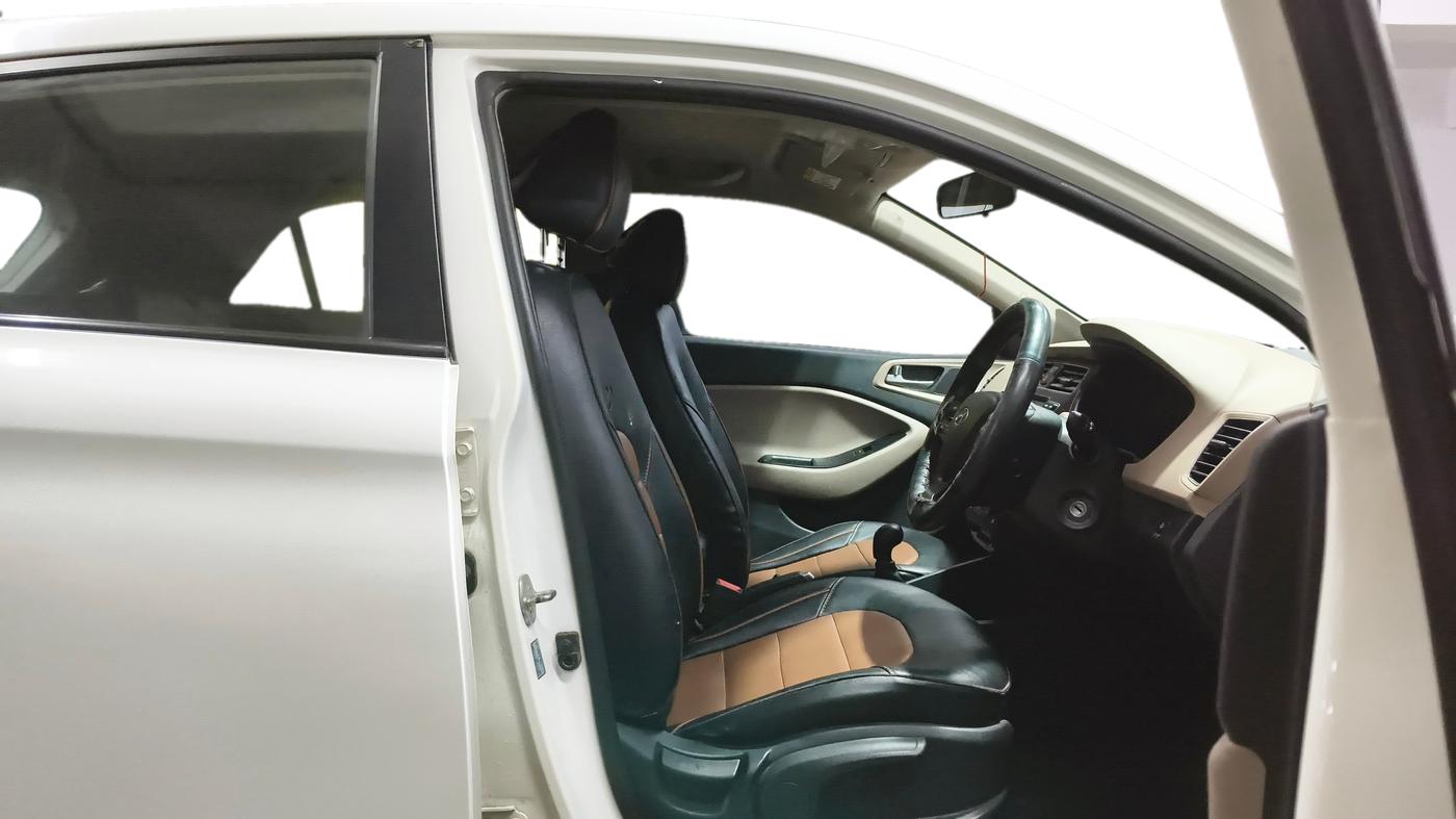 2019 Hyundai Elite i20 SPORTZ PLUS 1.2, Petrol, Manual, 44,680 km, Right Side Front Door Cabin