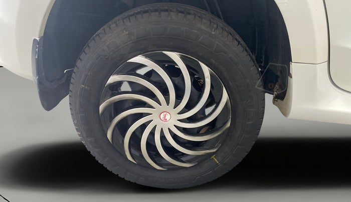 2013 Nissan Terrano XL D THP 110 PS, Diesel, Manual, 1,42,835 km, Right Rear Wheel