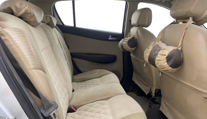 2013 Hyundai i20 SPORTZ 1.4 CRDI, Diesel, Manual, 1,05,964 km, Right Side Rear Door Cabin