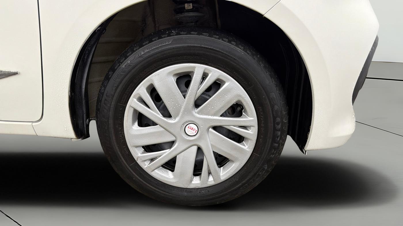 2022 Maruti Celerio VXI, Petrol, Manual, 35,761 km, Right Front Wheel