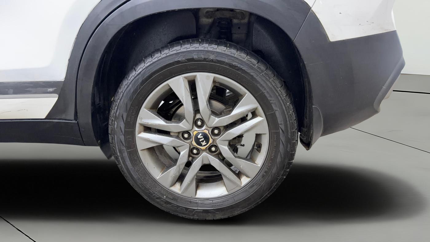 2020 KIA SELTOS HTX 1.5 PETROL, Petrol, Manual, 1,10,792 km, Left Rear Wheel