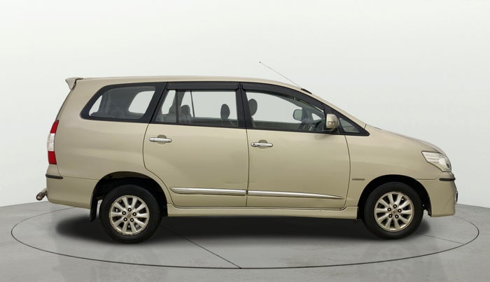 2014 Toyota Innova 2.5 VX 8 STR, Diesel, Manual, 79,175 km, Right Side View