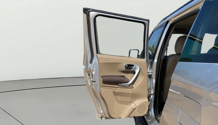 2017 Mahindra TUV300 T8, Diesel, Manual, 96,442 km, LHS Rear Door